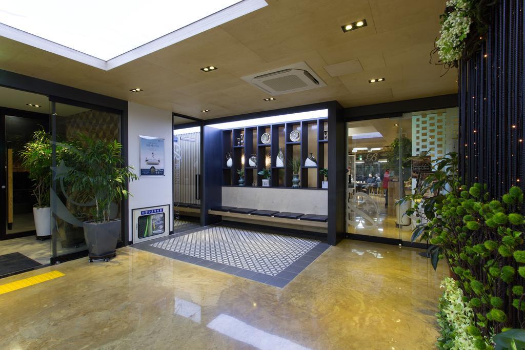 李真酒店